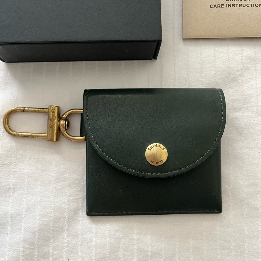 Shinola Birdy Keychain card case in Forest